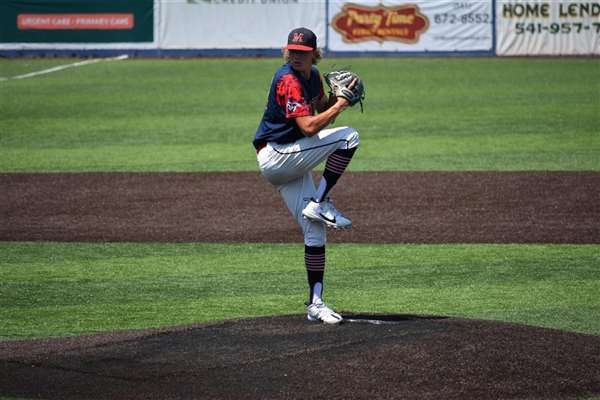 Medford Mustangs 2022 pitcher windup