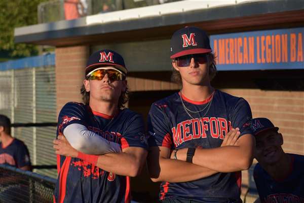Medford Mustangs 2022 players in dugout