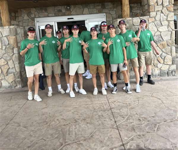 Medford Mustangs 2022 team in green shirts